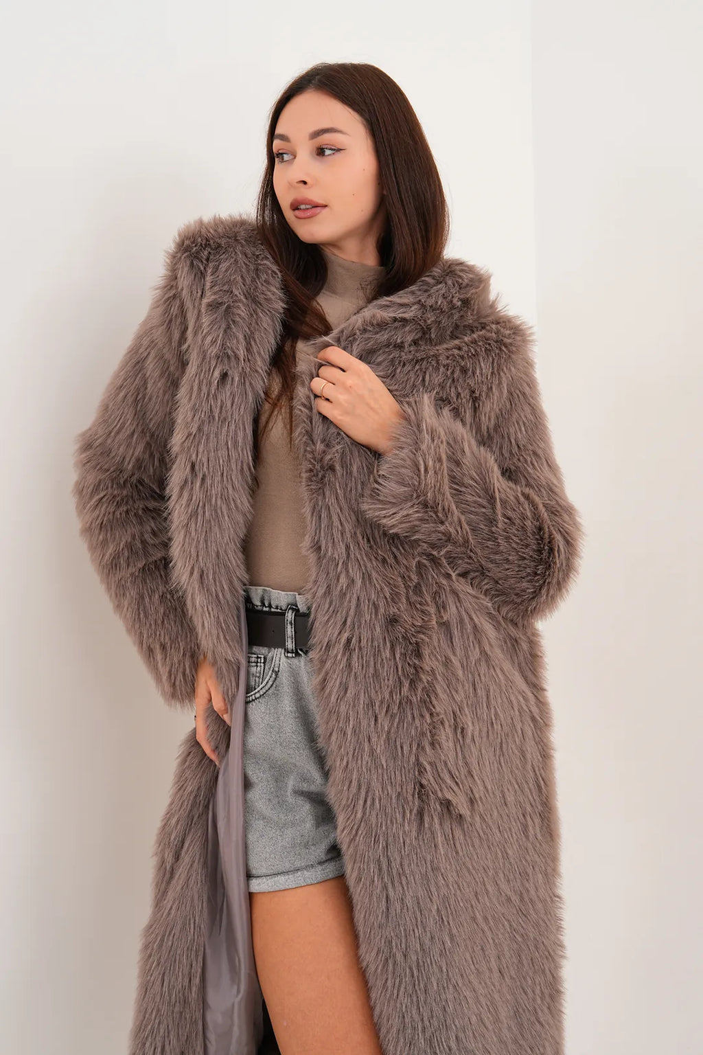 Full-Length Hooded Faux Fur Coat – Vizon | Warm, Soft & Modern Winter Coat