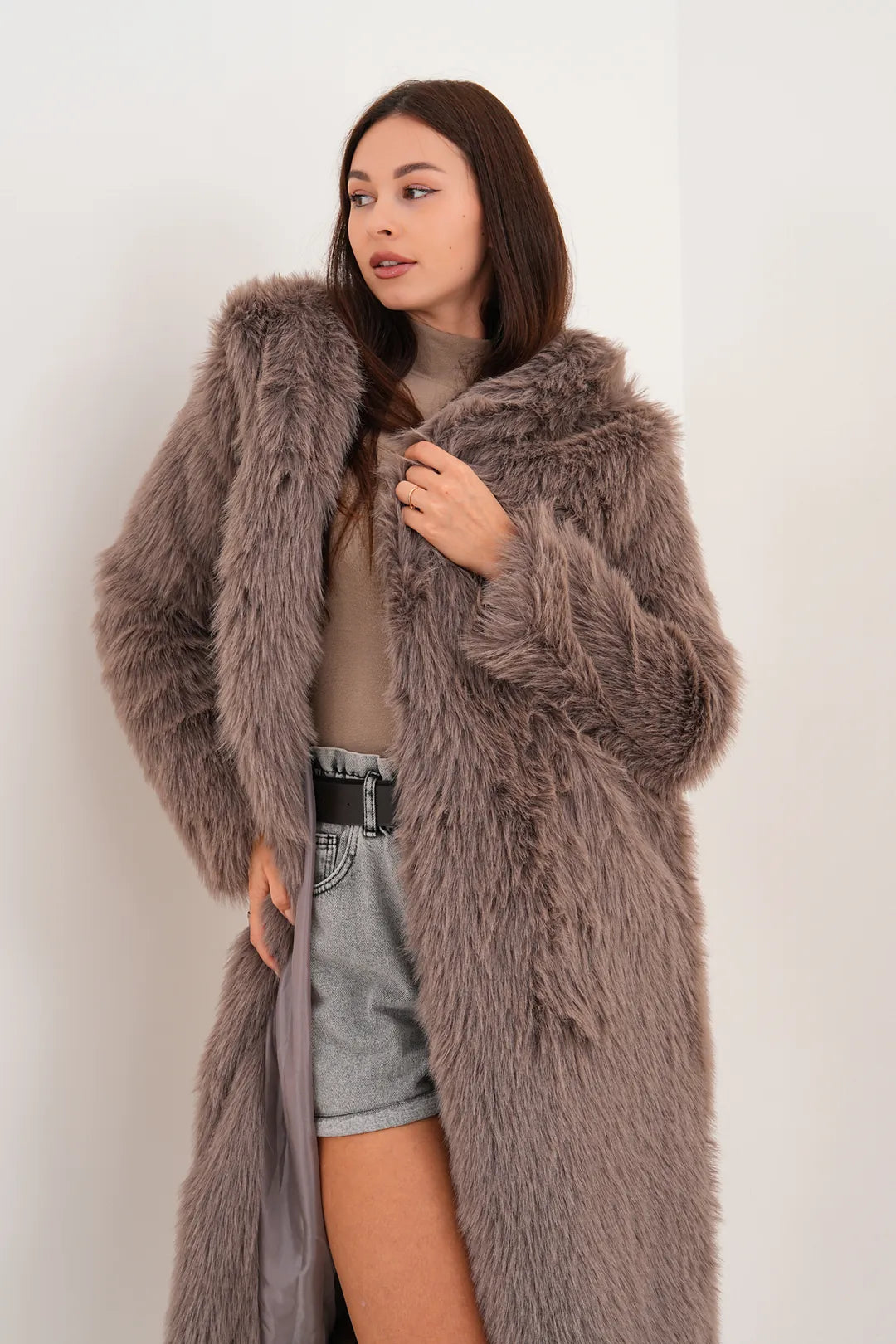 Full-Length Hooded Faux Fur Coat – Vizon | Warm, Soft & Modern Winter Coat