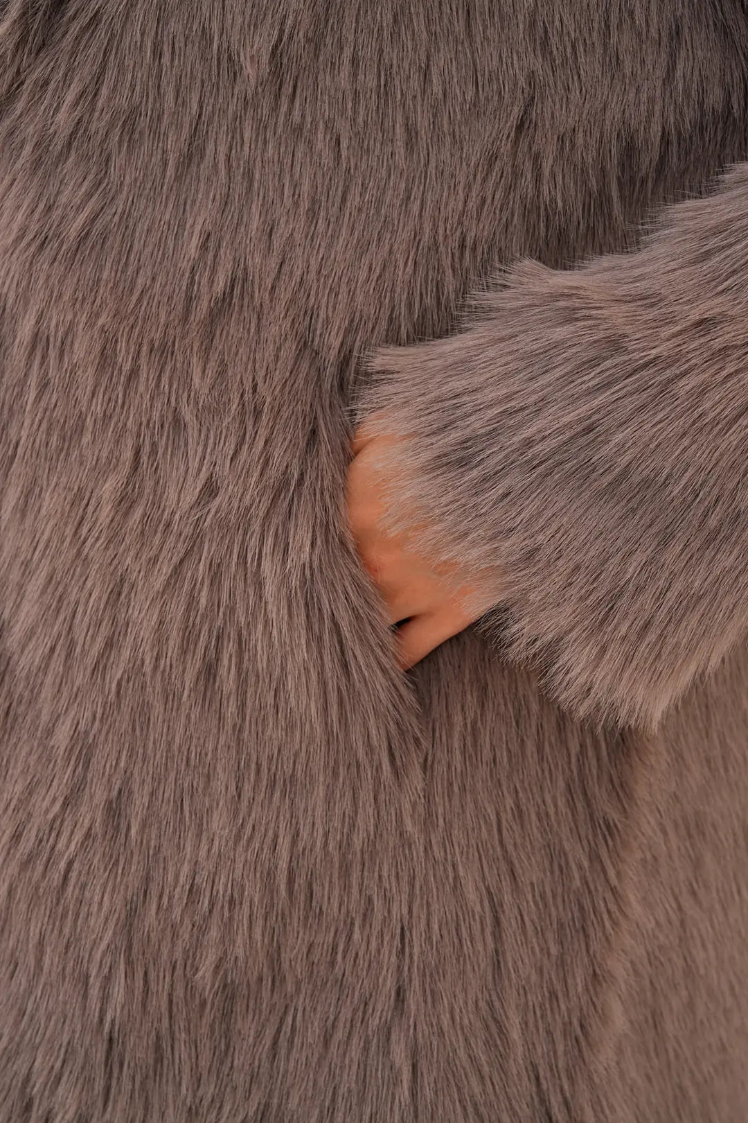 Full-Length Hooded Faux Fur Coat – Vizon | Warm, Soft & Modern Winter Coat
